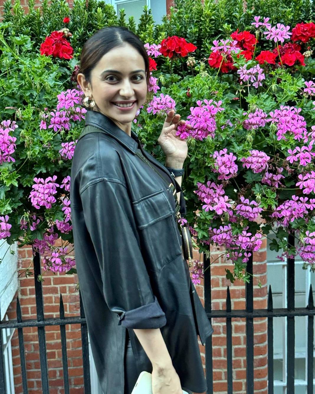 Ünlü oyuncu yürekleri ağza getirdi! Apar topar hastaneye kaldırıldı 17